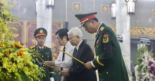 Lãnh đạo, nguyên lãnh đạo Đảng, Nhà nước viếng, chia buồn trước sự ra đi của 12 liệt sĩ