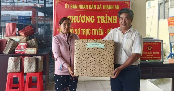Nhiều người ở một xã của Cần Thơ bất ngờ trúng thưởng khi nộp hồ sơ trực tuyến