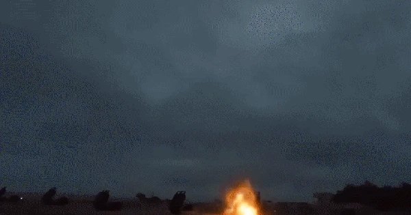 NW: Tên lửa Mỹ mang 3.600 quả đạn nã vào Crimea, nổ liên hoàn