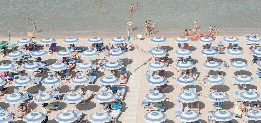 Covid, le vacanze possono aspettare: la variante Delta fa paura, è boom di disdette