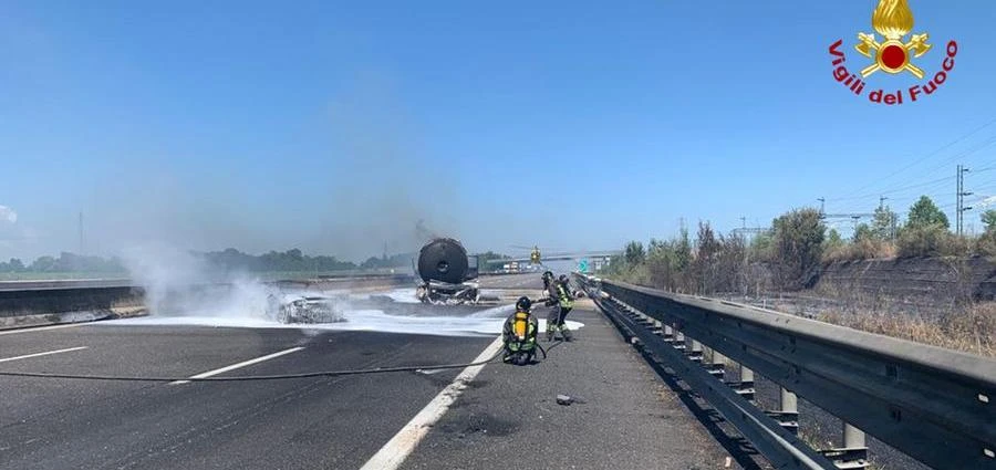 Scontro tra due camion: ancora un incidente mortale sull'A1 nel Piacentino