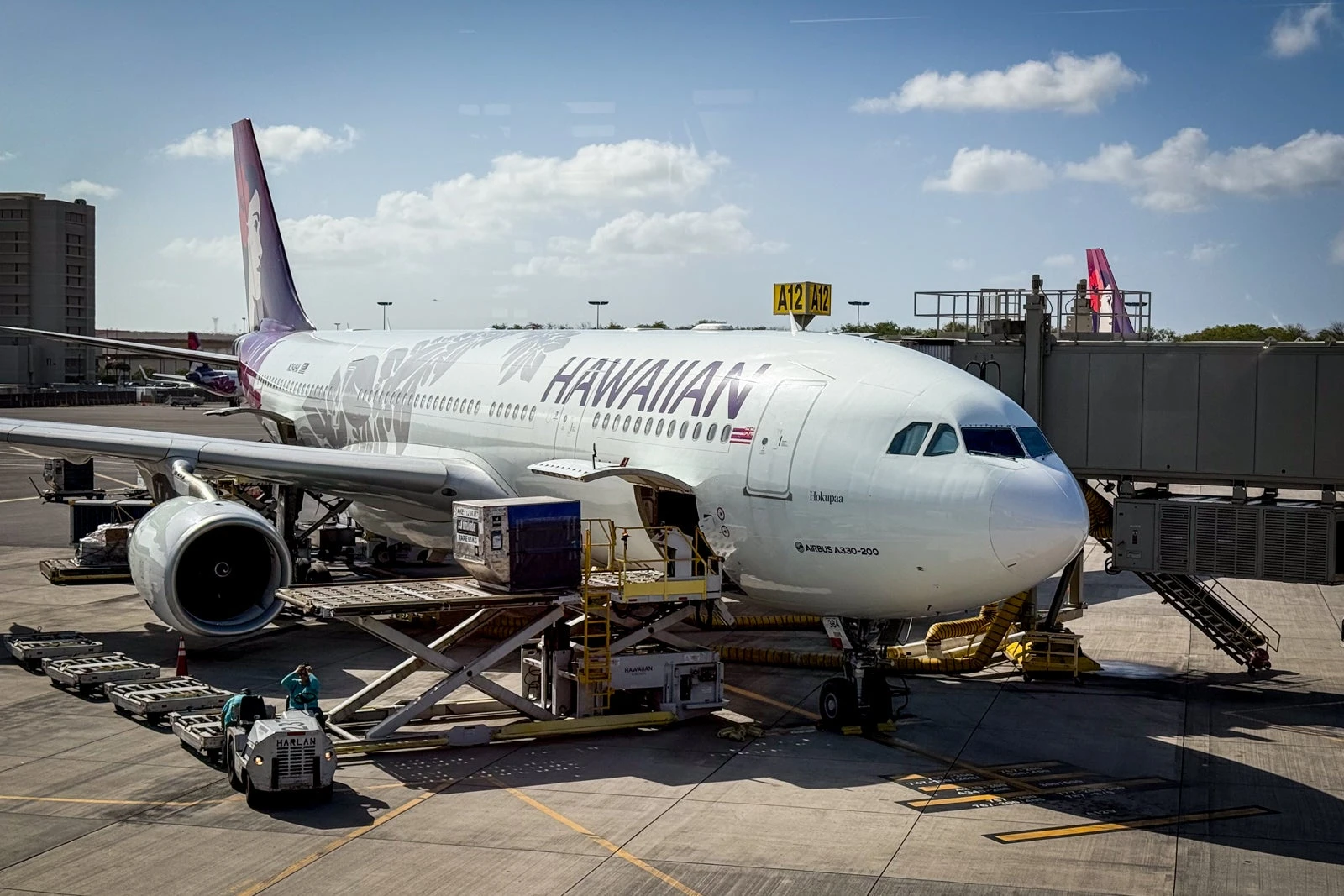 True aloha: What it's like flying Hawaiian Airlines' longest domestic flight in first class