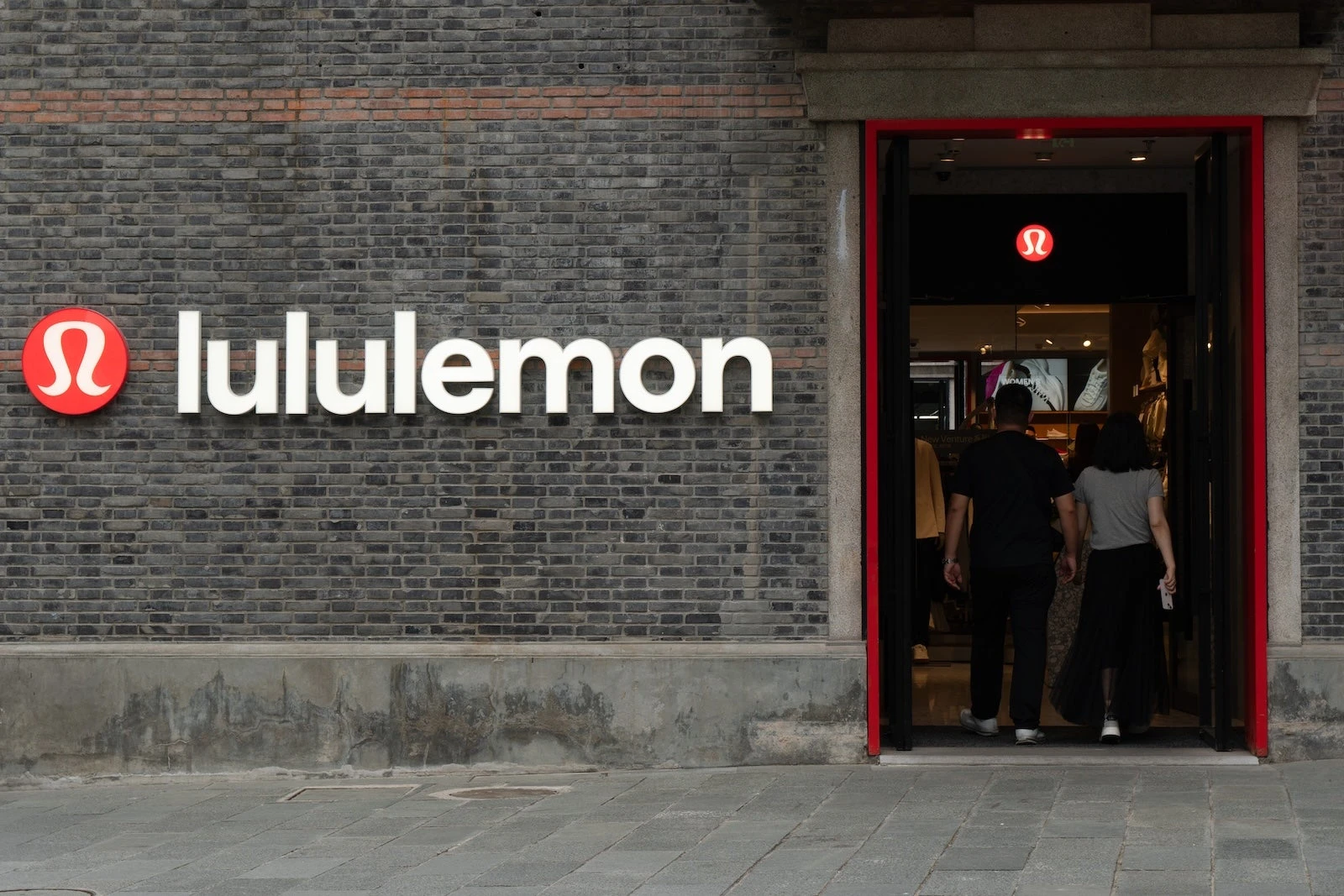 Maximize your Amex Platinum statement credit during Lululemon’s early access Black Friday sale
