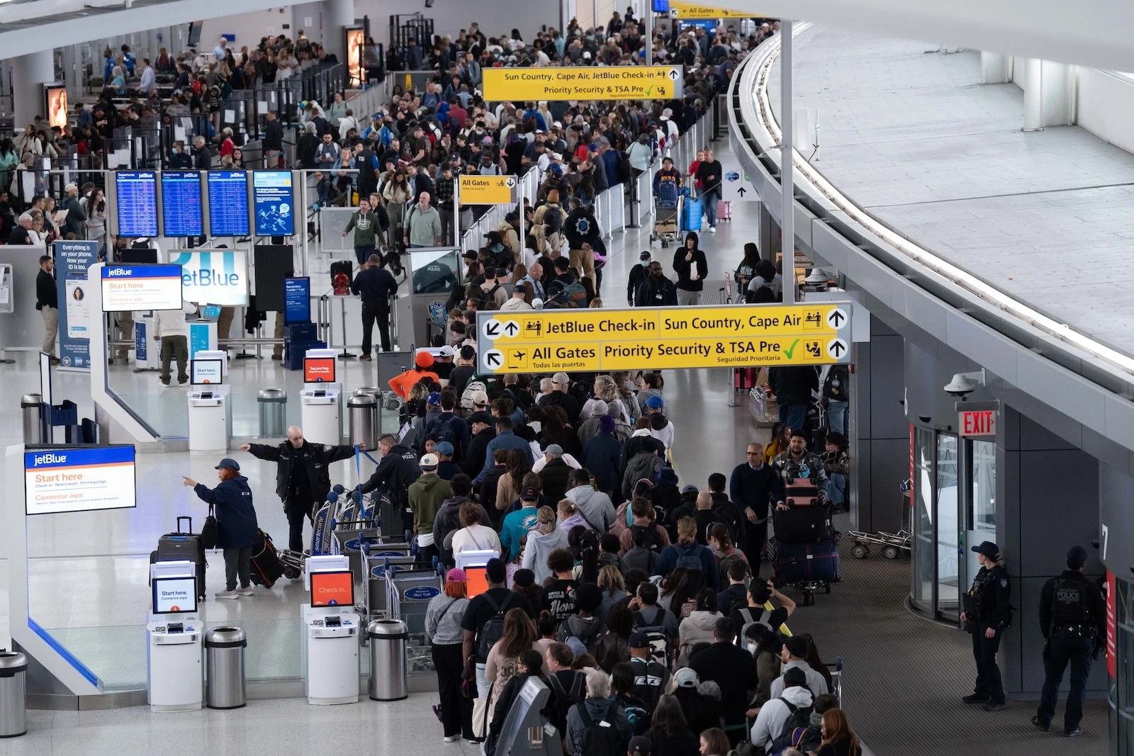 TSA wait times keep rising: TPG's tips for navigating security right now