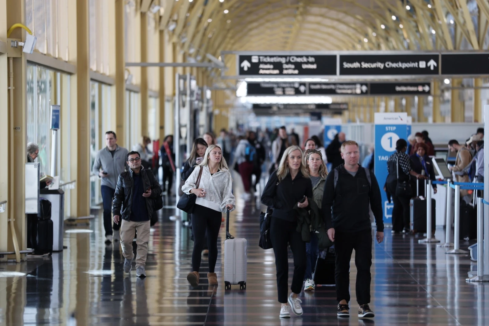 Book now or pay the price: Airfare could spike ‘within a week’ — here’s what to know about summer flights