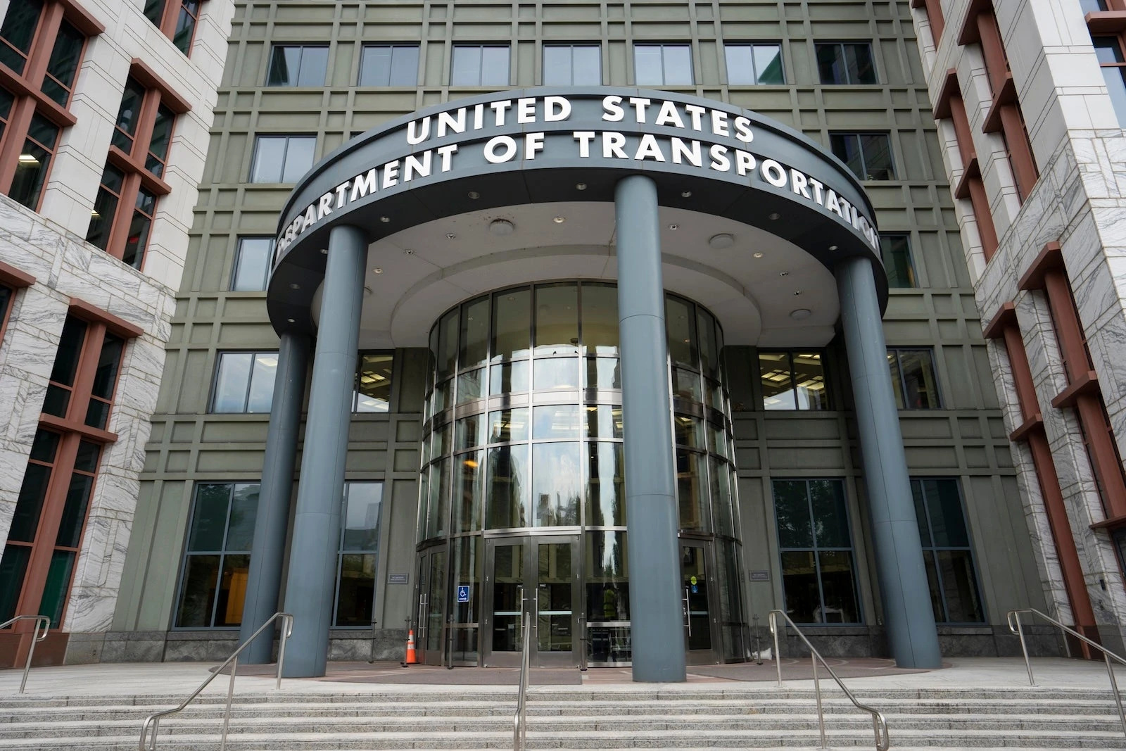 Airlines lobby DOT to remove major passenger consumer protections