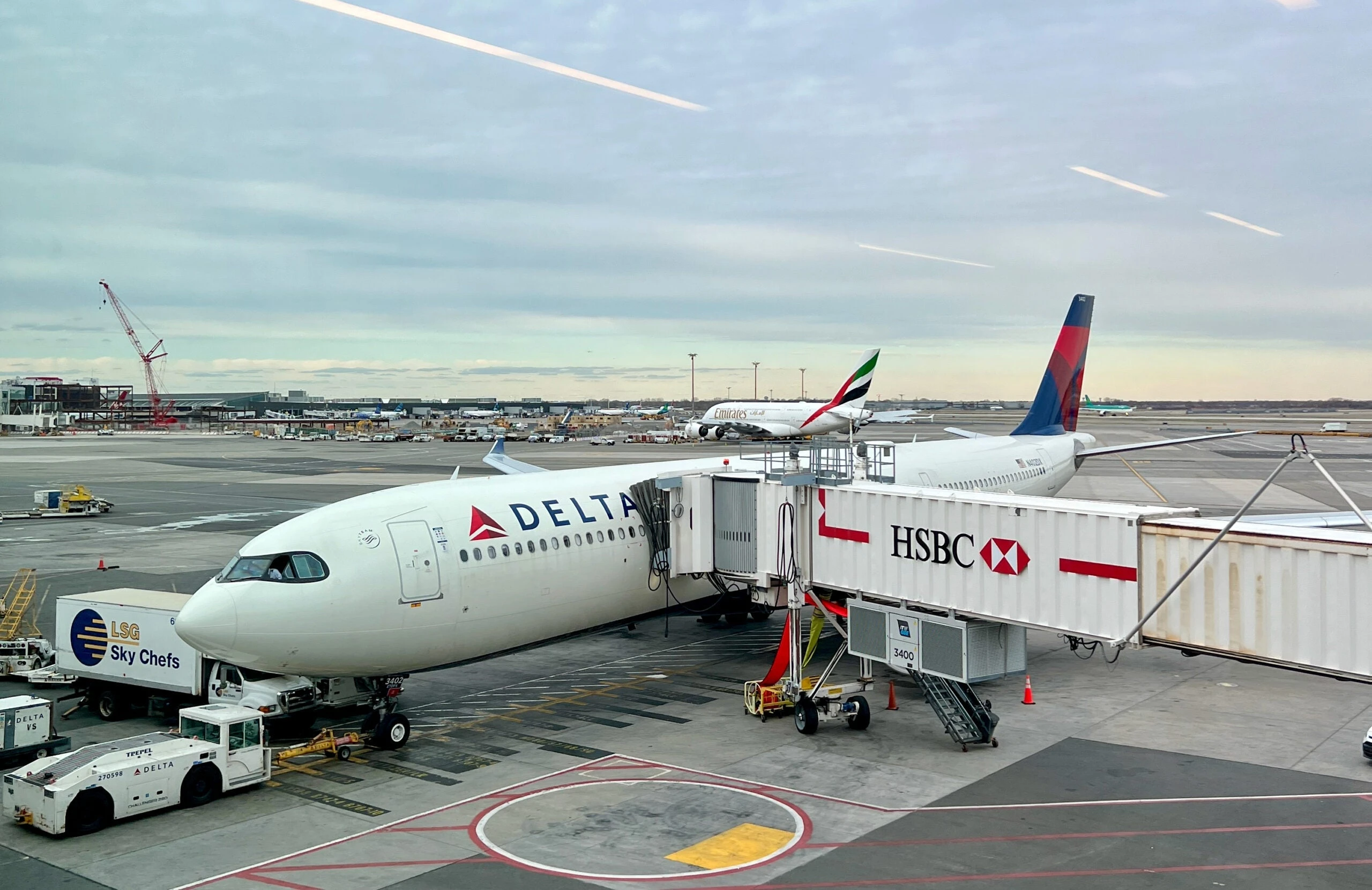 Delta says 'no thanks' to growing air travel trend, will keep big planes on long flights