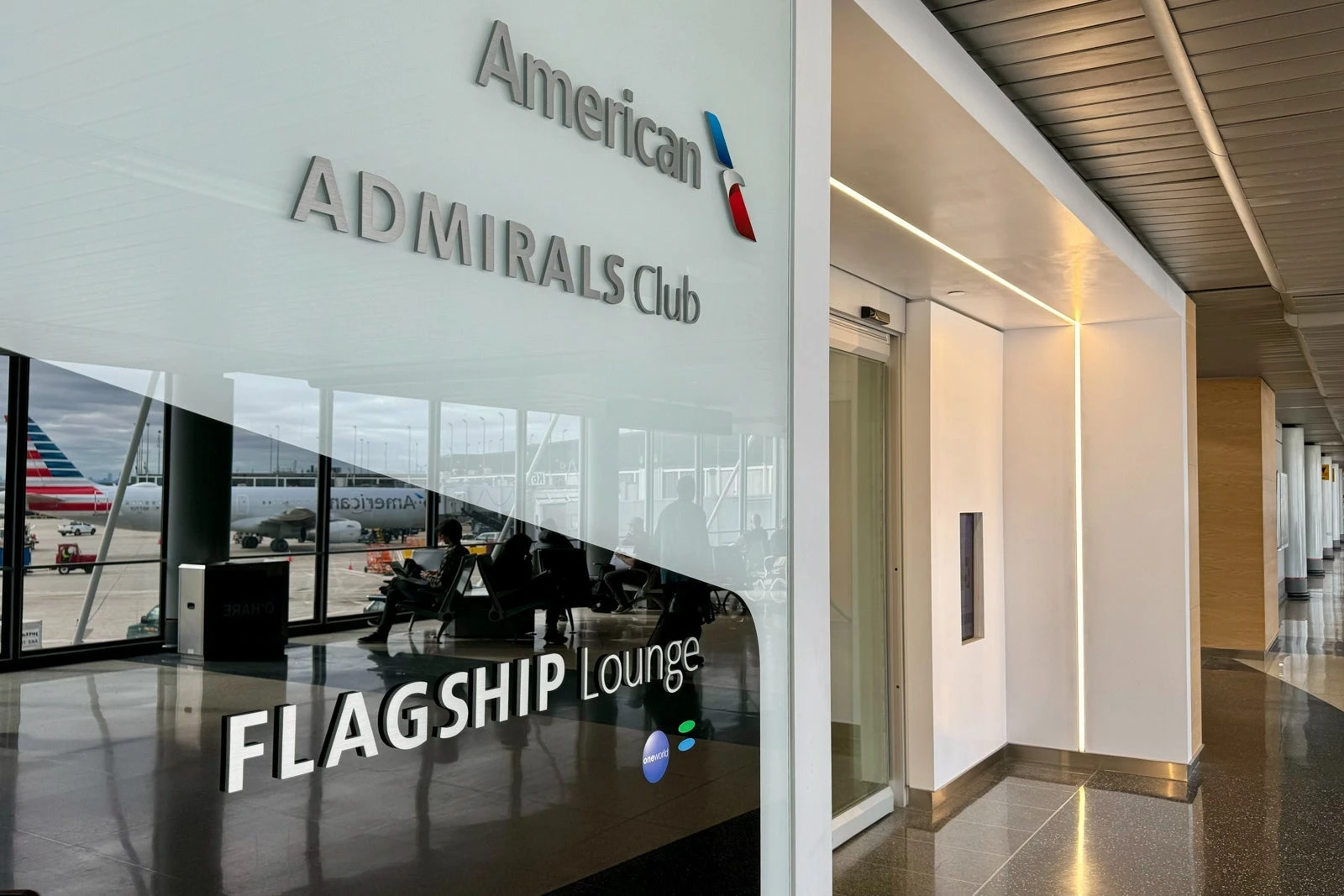 American plans Flagship Lounge, badly needed Admirals Club expansion at busiest East Coast hub