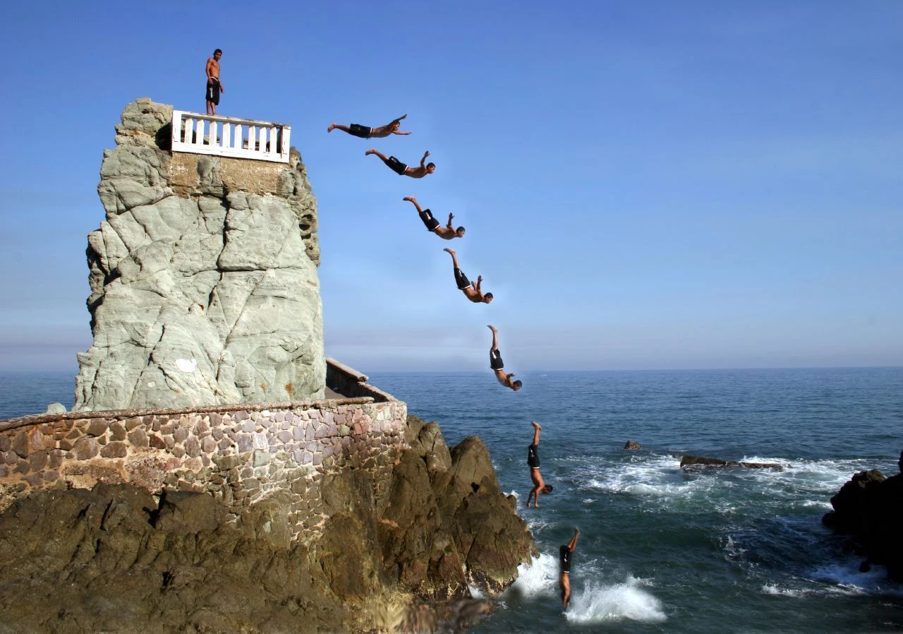 Dogecoin Dives 9%; Cardano’s ADA, SOL Slump 6% as Renewed Tariff Fears Jolt Markets