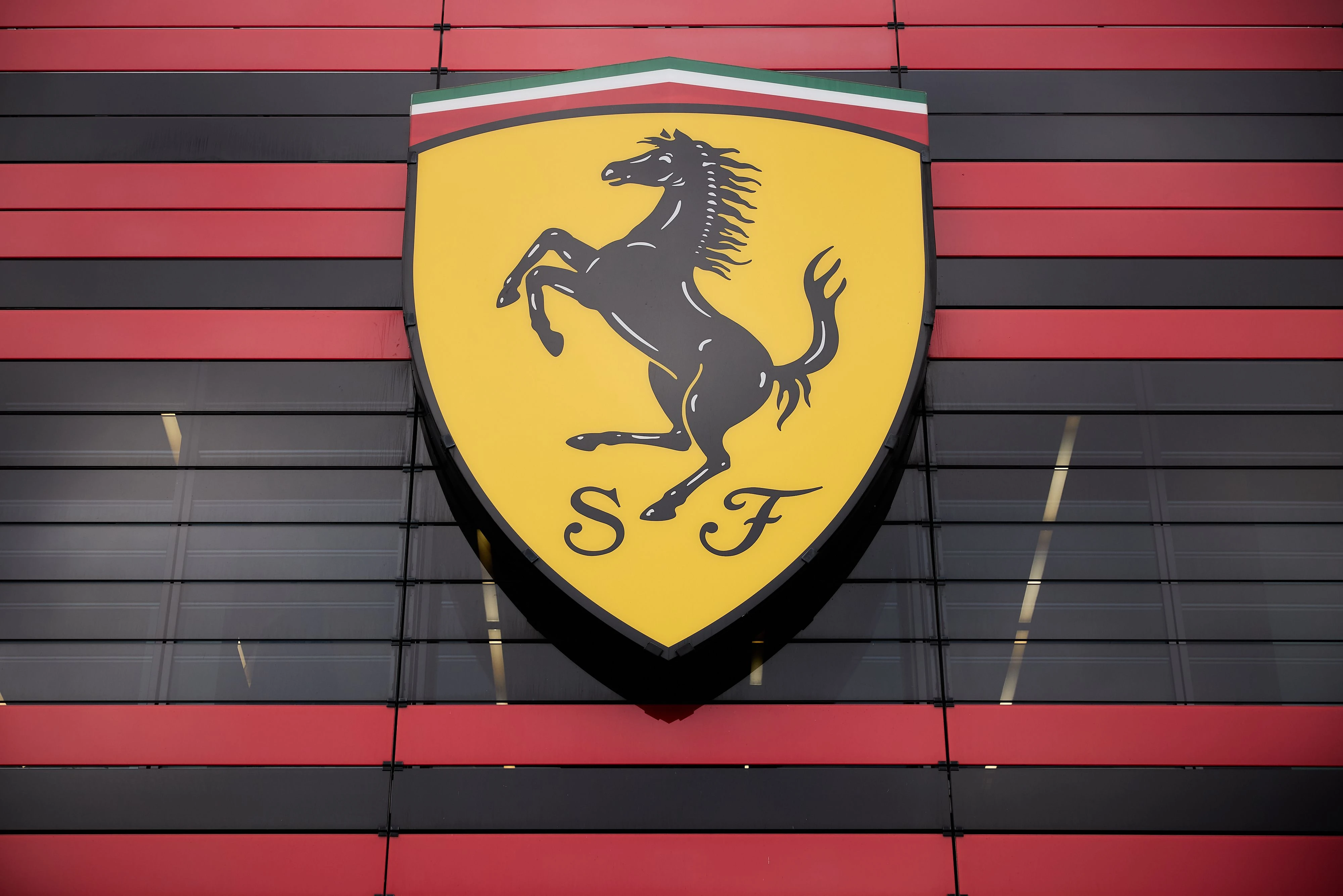 BitMEX Co-founder Arthur Hayes Dumps HYPE for a Ferrari, Then Tells Followers Not to Worry