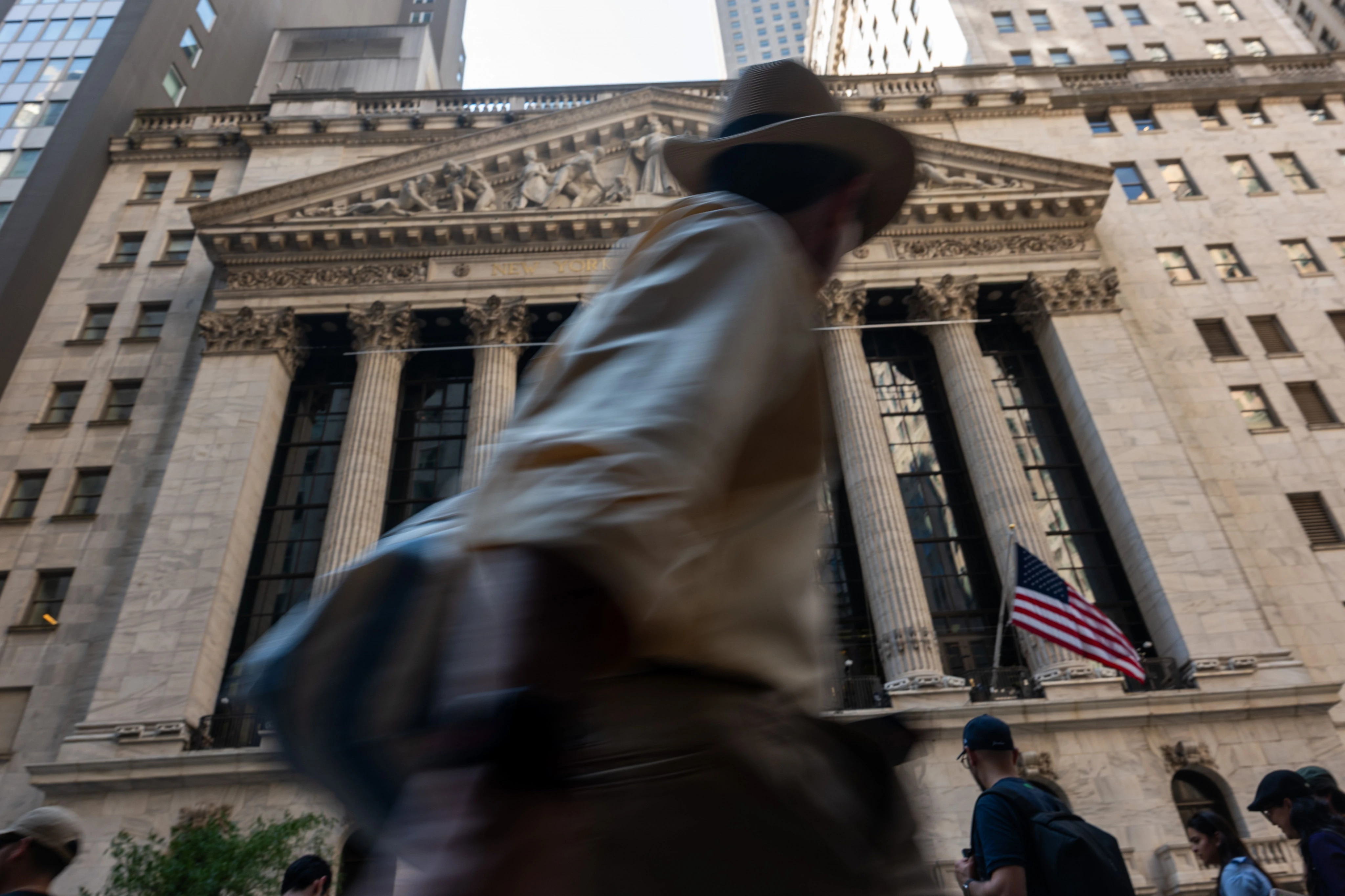 Circle, Coinbase, Strategy Surge as Crypto Stocks Rally on Possible Rate Cut Hopes