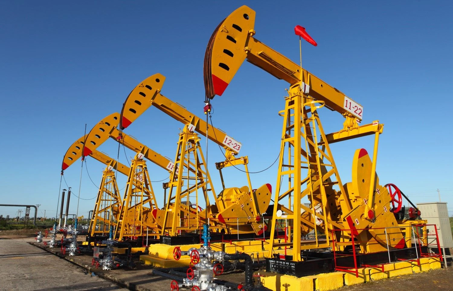 Bitcoin Holds Key Support; Oil Disappoints 'Doomers' as Brent and WTI Erase Early Price Gains