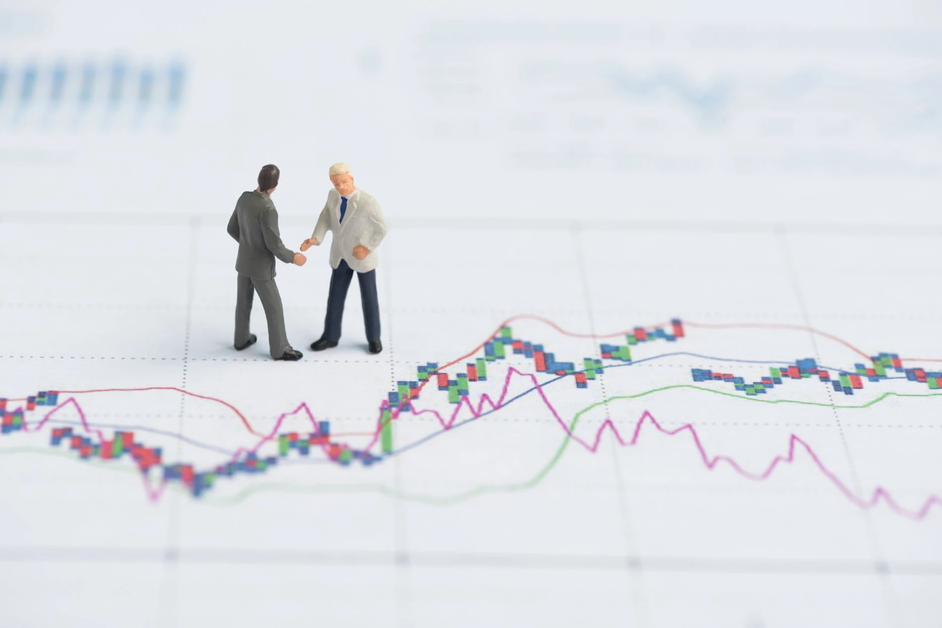 Bitcoin, XRP, ETH Steady as BTC ETFs Attract $590M Inflows