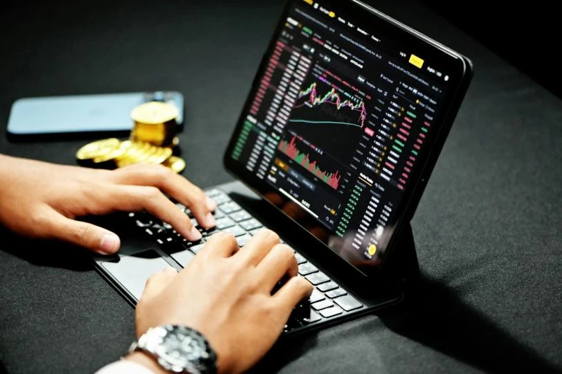 Bitcoin, ether start June in the red while futures show taste for risk. XLM, HYPE gain