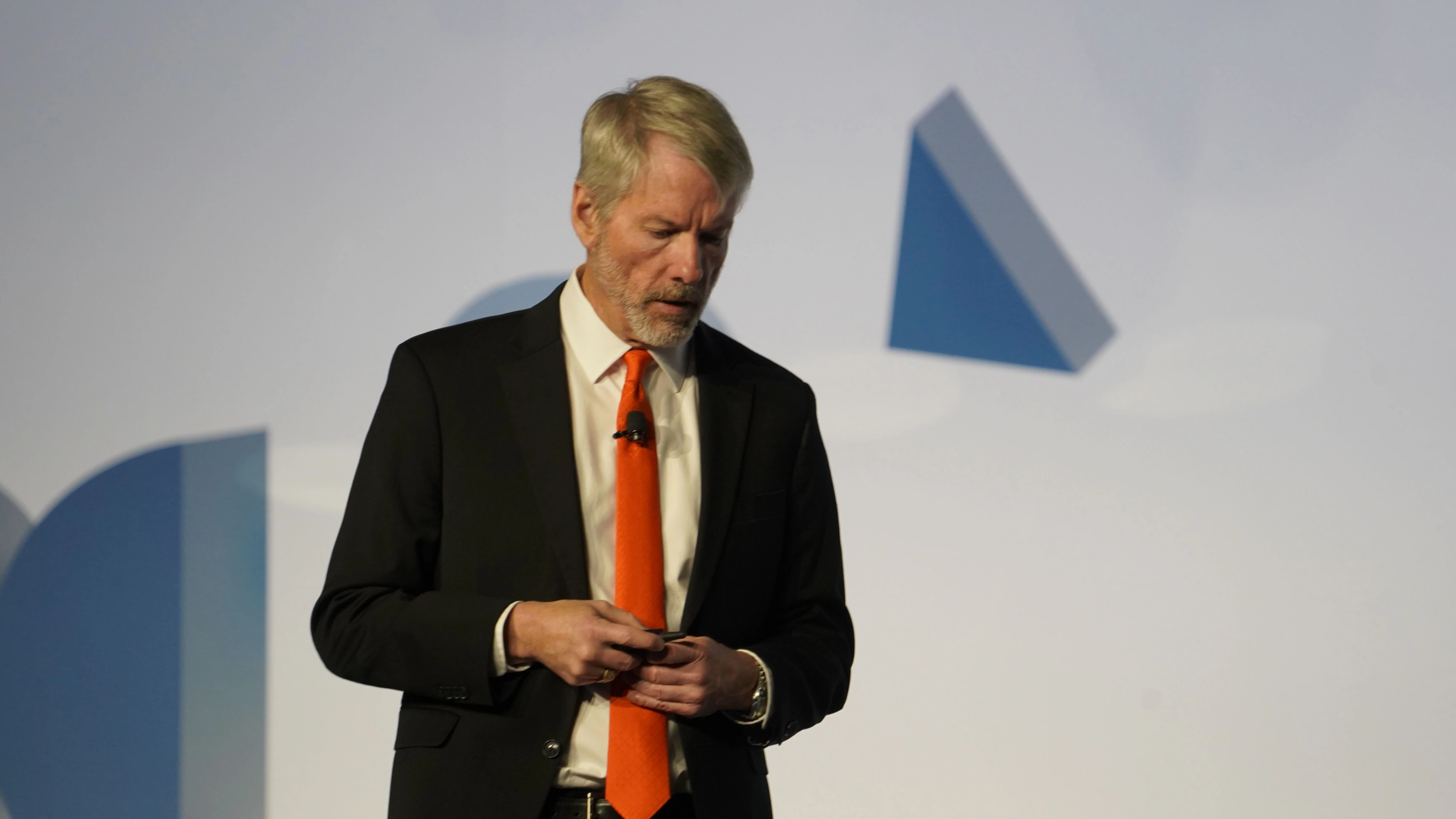 Strategy Shifts Capital Raise to Preferred Stocks as Common Share Issuance Loses Allure