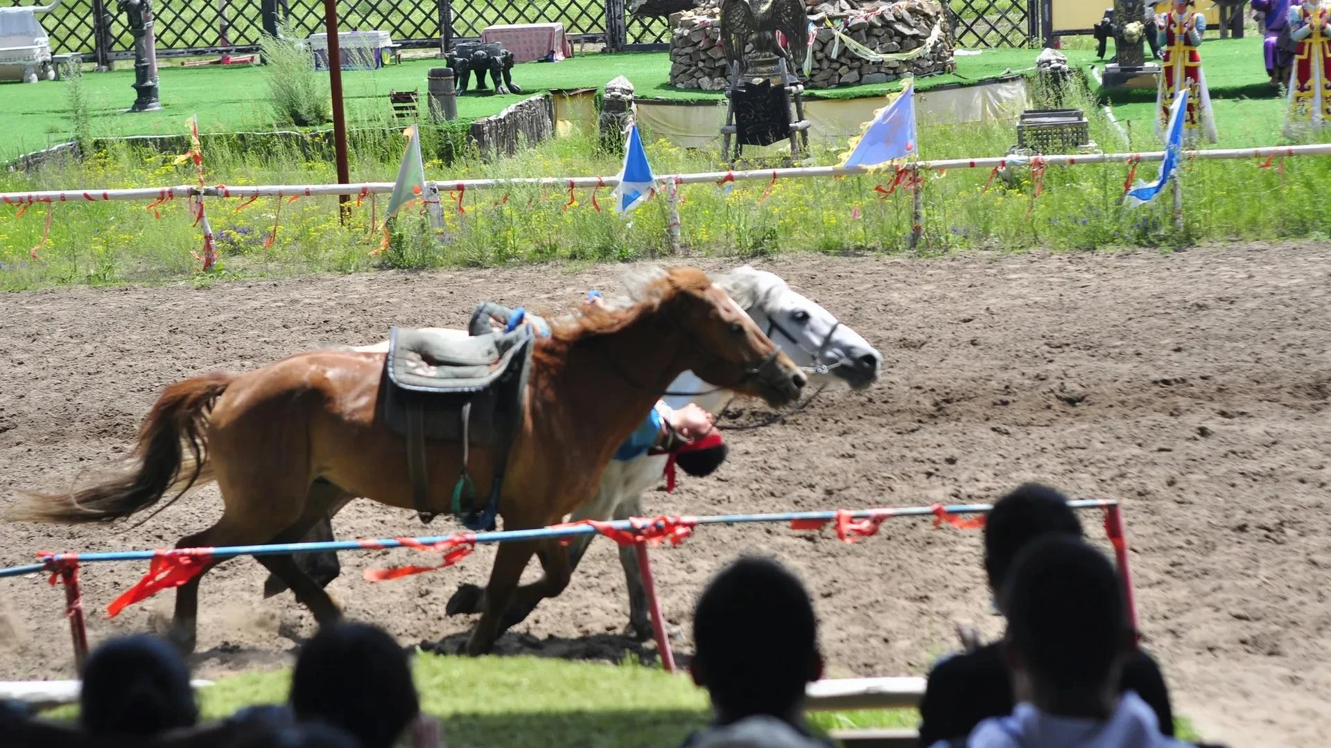 Analysis: DATs Keep Buying Bitcoin, Outperforming ETFs Is the Hard Part