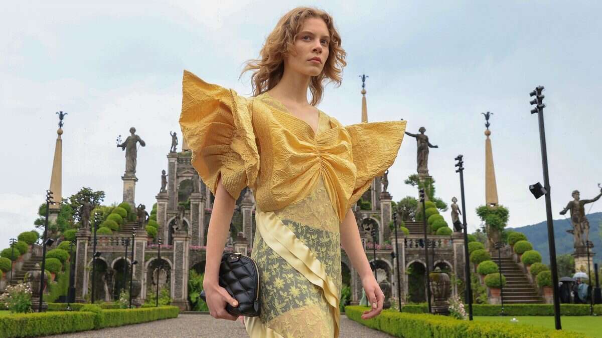 Louis Vuitton sfila all’Isola Bella: la Cruise 2024 si ispira alle sirene e agli abissi