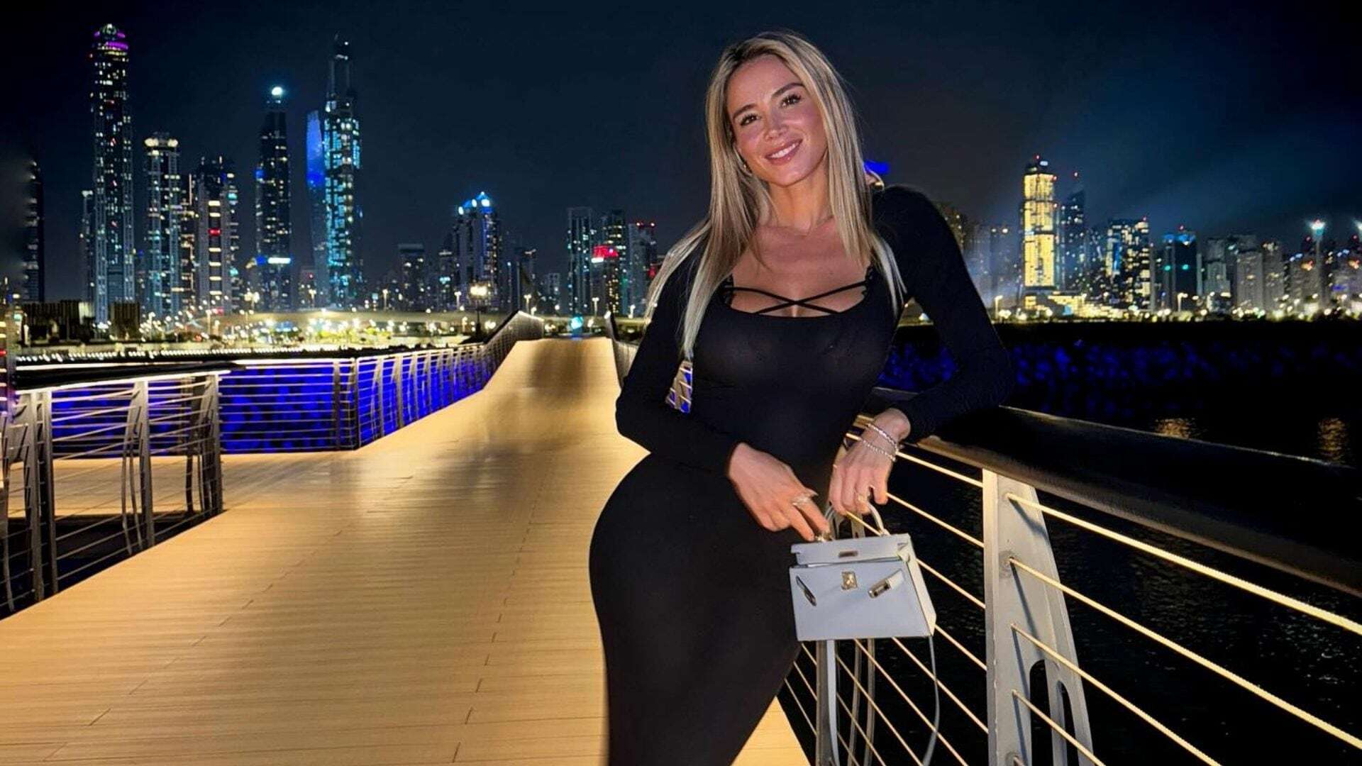 Diletta Leotta a Dubai con la borsa di lusso: la mini bag costa quasi 30mila euro