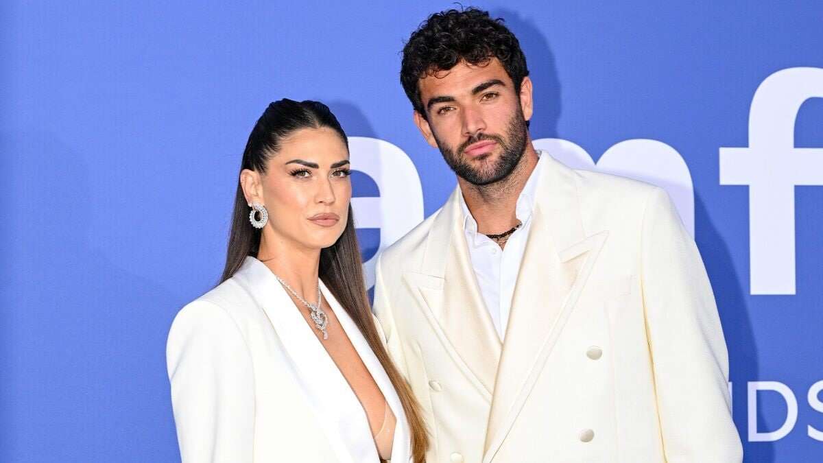 Melissa Satta e Matteo Berrettini, primo red carpet insieme: a Cannes vestono coordinati in bianco