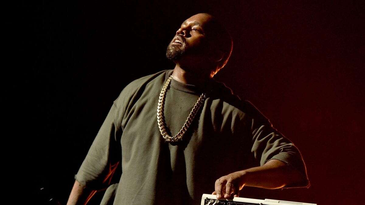 Kanye West è tornato (tra le polemiche): il misterioso evento con i modelli rasati