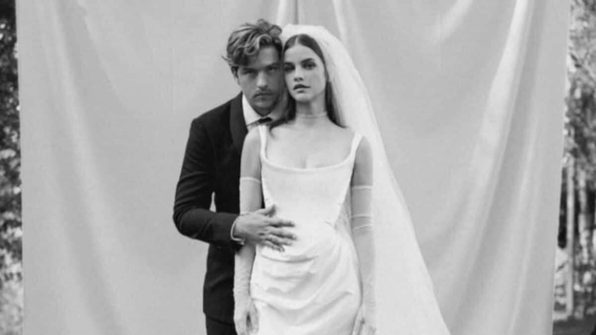 I tre abiti da sposa di Barbara Palvin: perché al matrimonio con Dylan Sprouse si è vestita di rosso