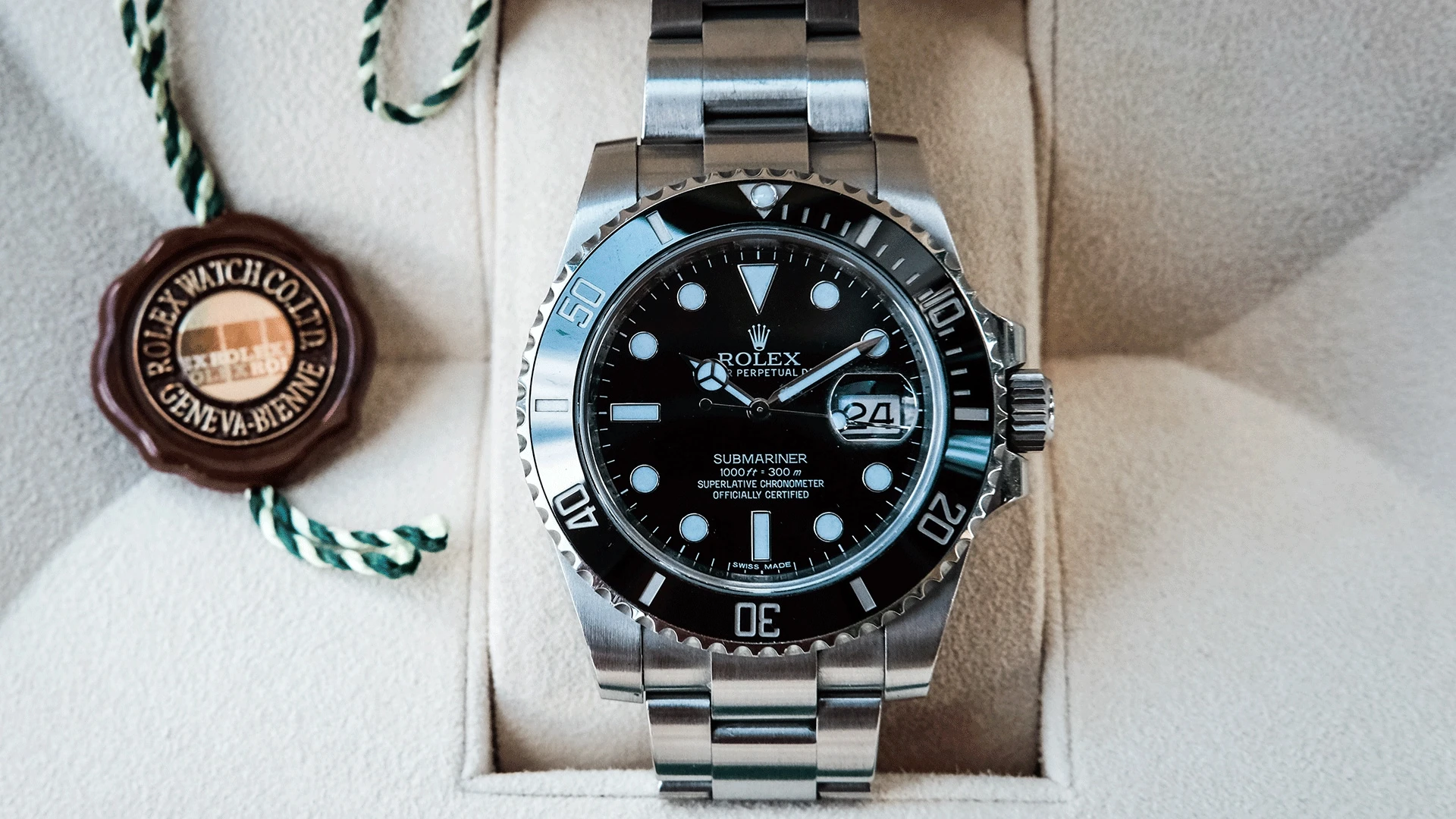 Rolex, multa di quasi 100 milioni di euro. Perché l’antitrust francese ha sanzionato la Maison