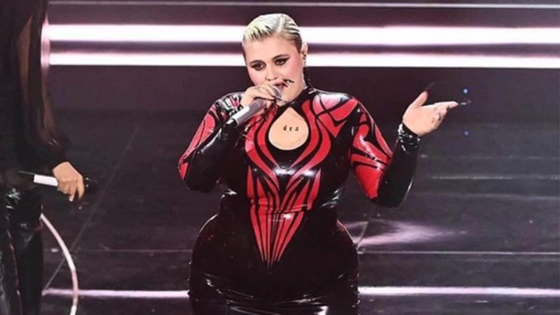 Perché a Sanremo 2024 Big Mama salirà sul palco coi capelli corti