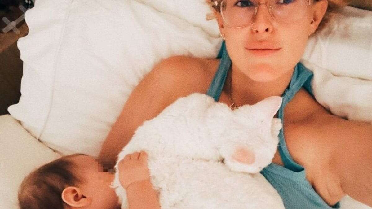 Rumer Willis e le insicurezze da neo mamma: “Senza supporto è difficile affrontare il post partum”