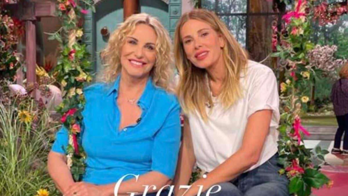 Alessia Marcuzzi torna in tv in versione casual, con Antonella Clerici in jeans e t-shirt bianca