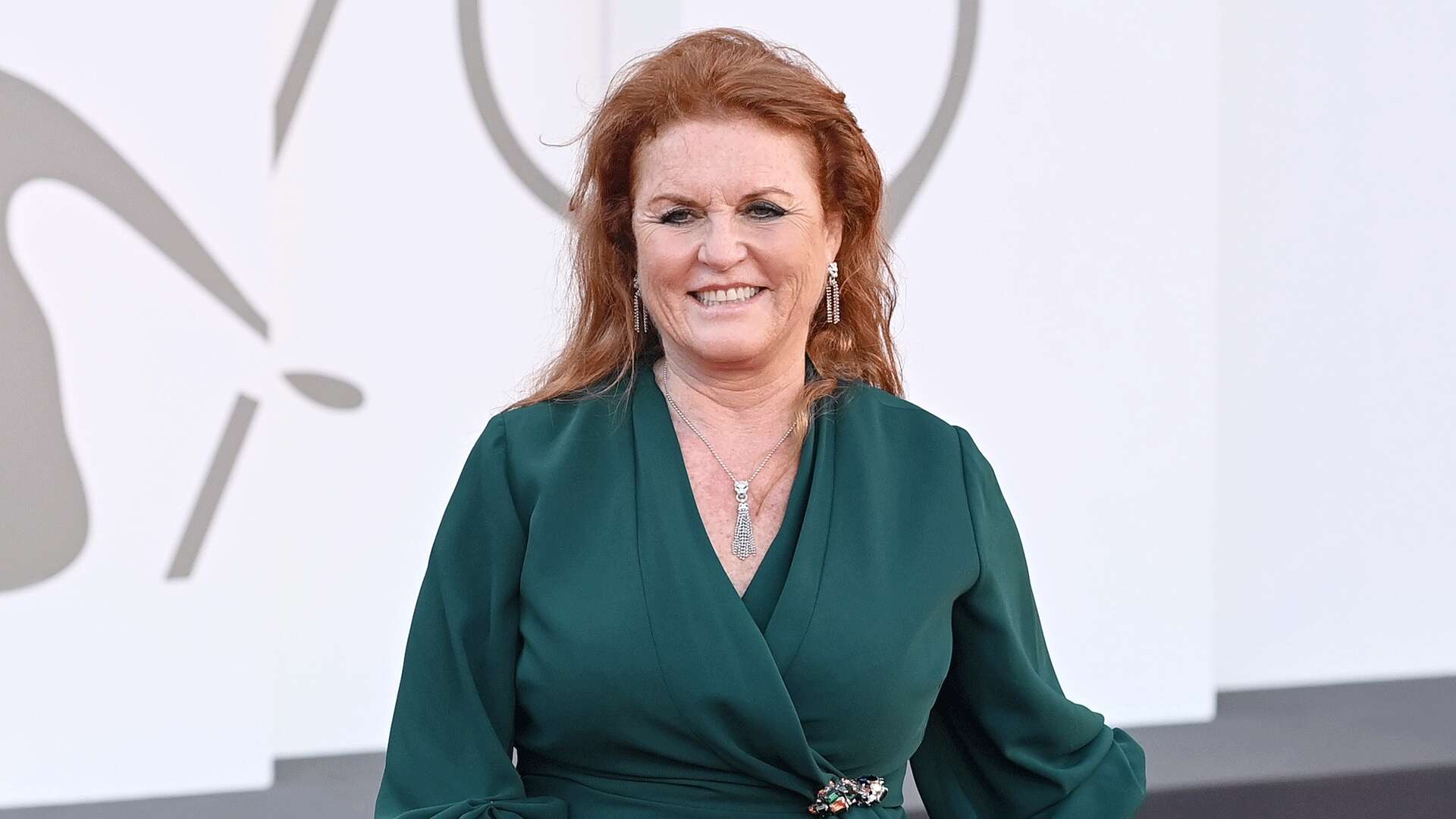 Sarah Ferguson, duchessa in scarpe da ginnastica rompe le regole sul red carpet