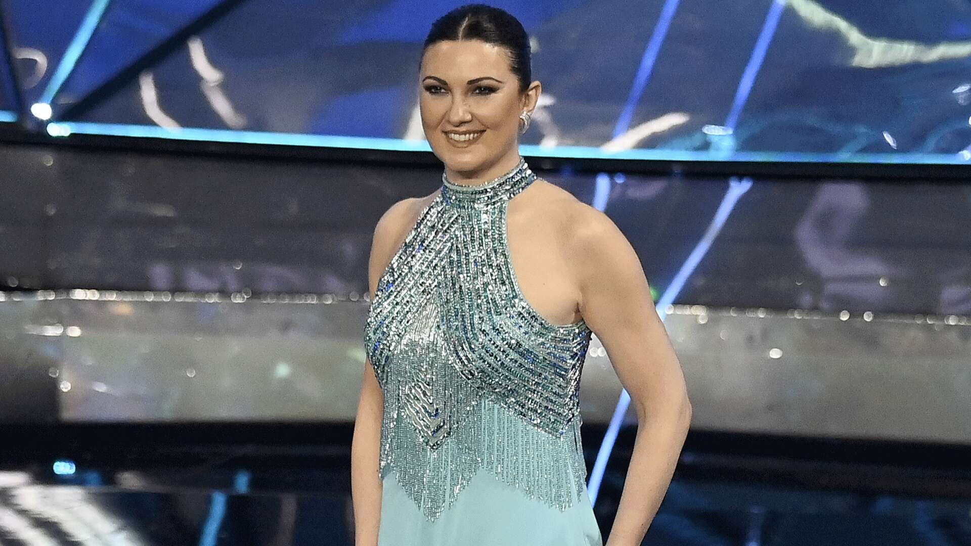 Giovanna Civitillo, è lei la star della prima fila di Sanremo: all’Ariston con l’abito da sirena