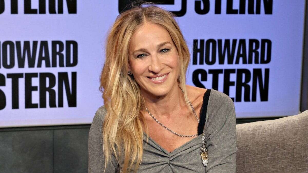 Sarah Jessica Parker fiera della sua bellezza naturale: “Dovrei smettere di invecchiare?”