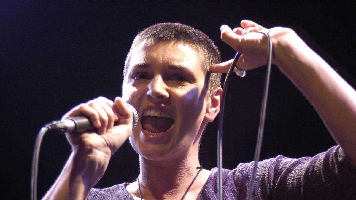 Sinead O’Connor, tutta la vita coi capelli corti come atto di ribellione agli stereotipi