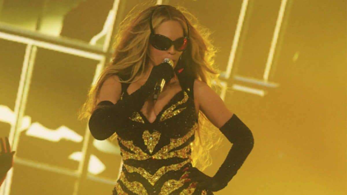 Beyoncé come un’ape regina: perché in tour si veste di nero e giallo (con tanto di antenne)