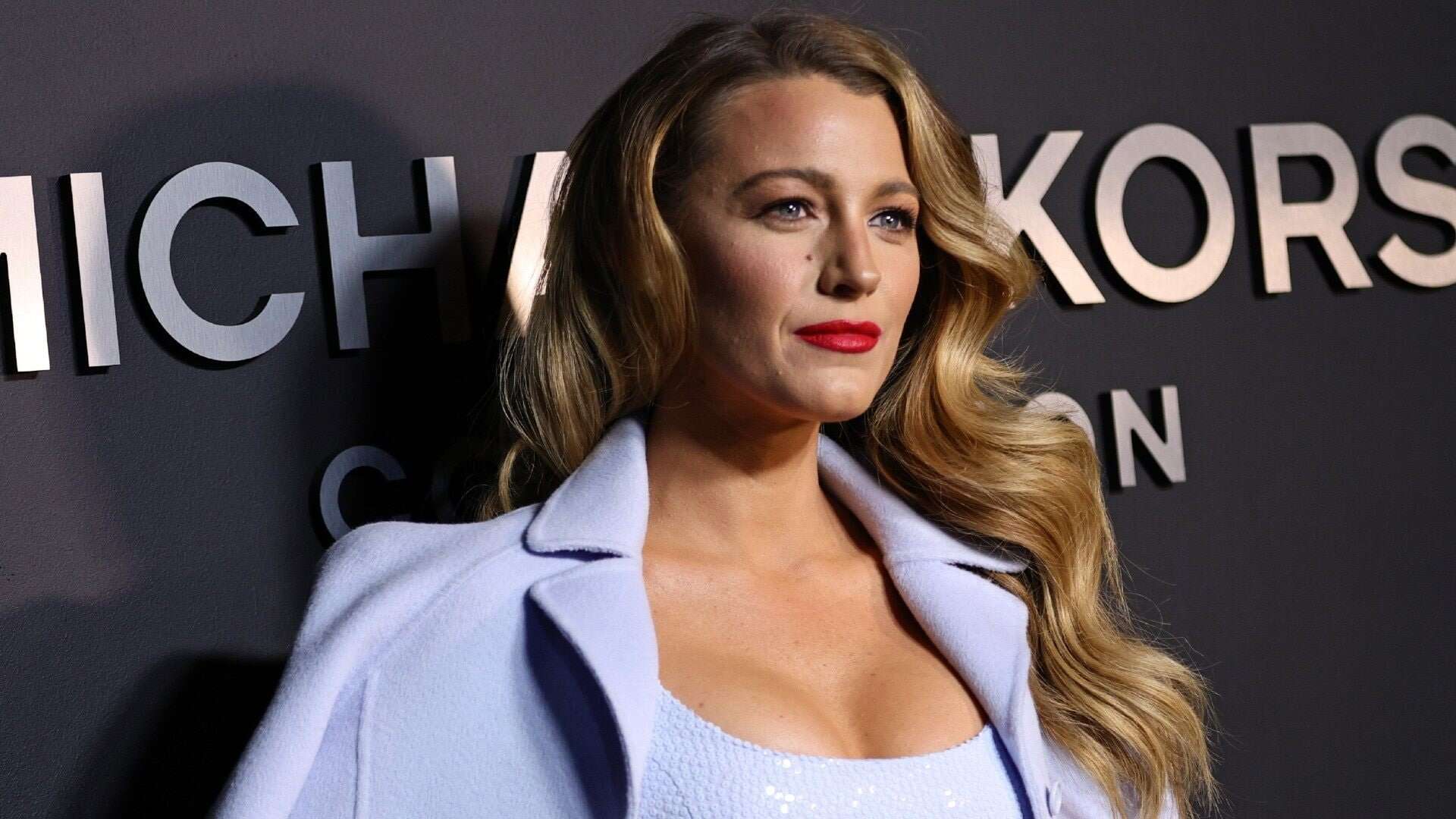 Blake Lively lancia il trend dell’autunno: i mocassini col tacco sono un must da avere