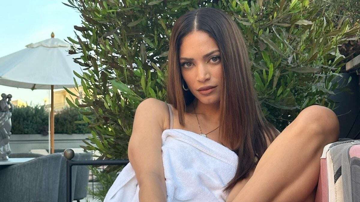 Elodie dà il via all’estate: il primo costume dell’anno è nude