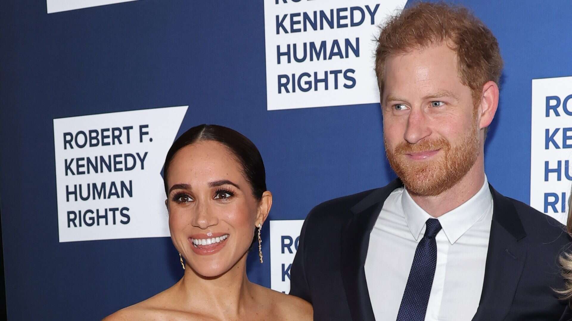 Meghan Markle con Harry al concerto di Beyoncé: balla sugli spalti tra paillettes e cristalli