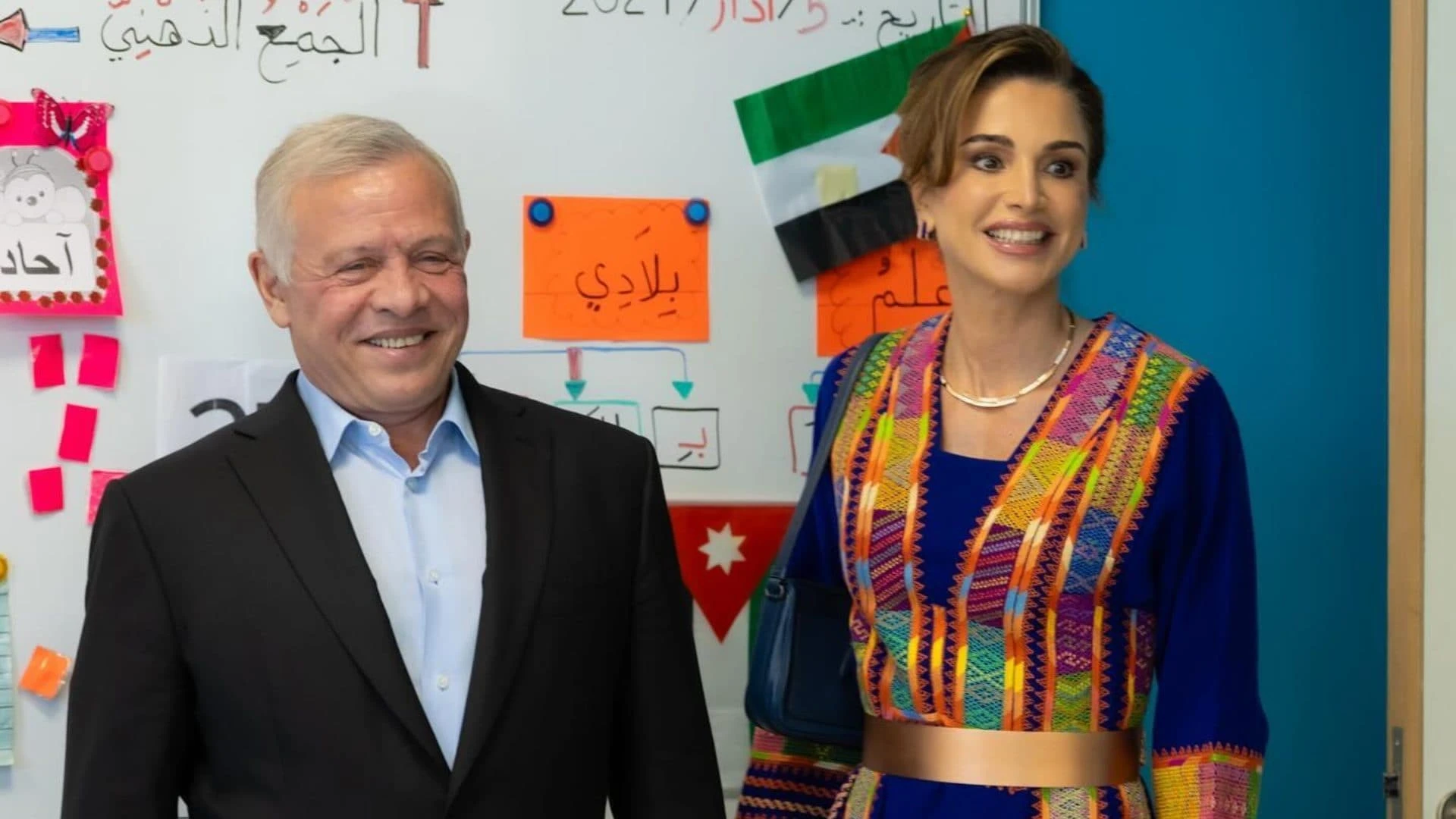 Perché Rania di Giordania ha indossato un abito etnico all’evento col re Abdullah II