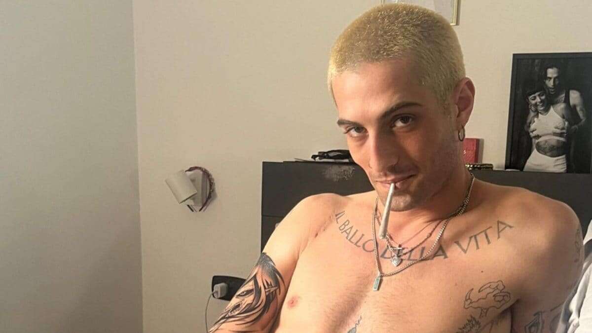 Damiano dei Maneskin nudo festeggia la fine del tour: sfida la censura col cuore sulle parti intime