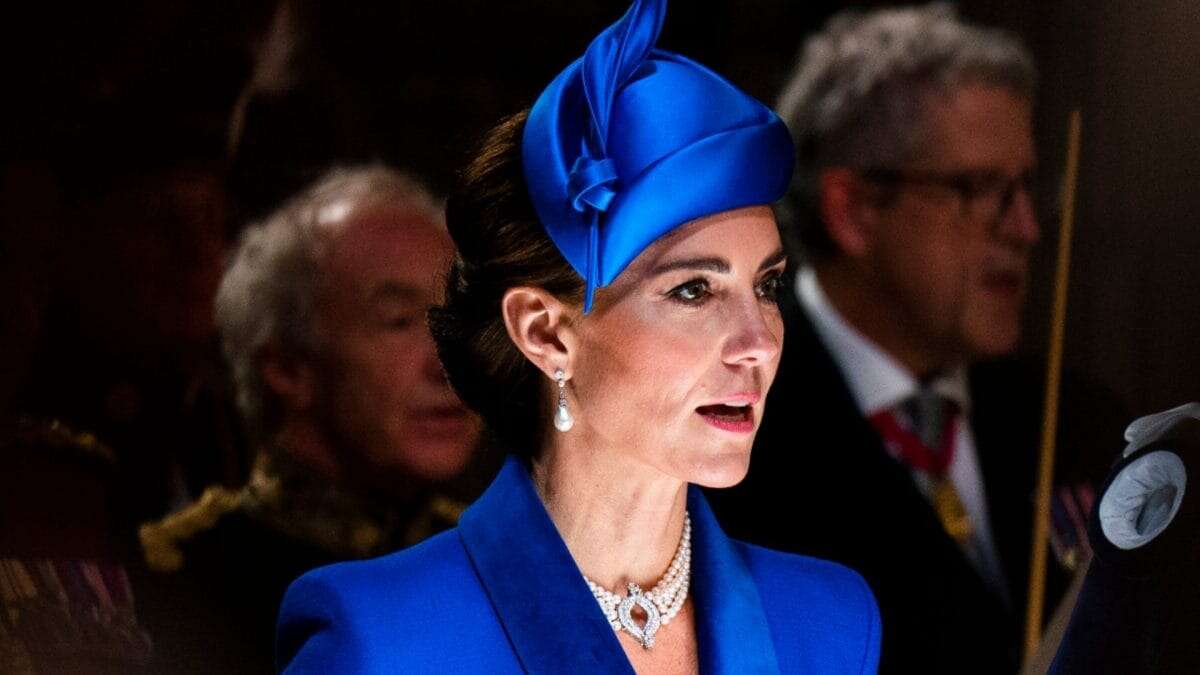 Kate Middleton con le perle di Elisabetta II: quanto vale la collana della seconda incoronazione