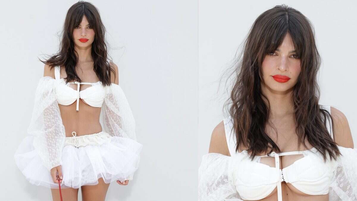 Emily Ratajkowski come una ballerina: la sfilata di Jacquemus è in reggiseno e tutù