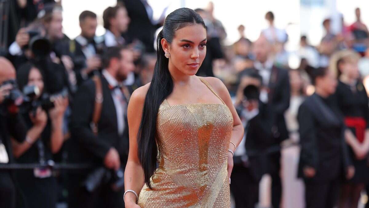 Il guardaroba di lusso di Georgina Rodriguez a Cannes: quanto valgono abiti, borse e gioielli