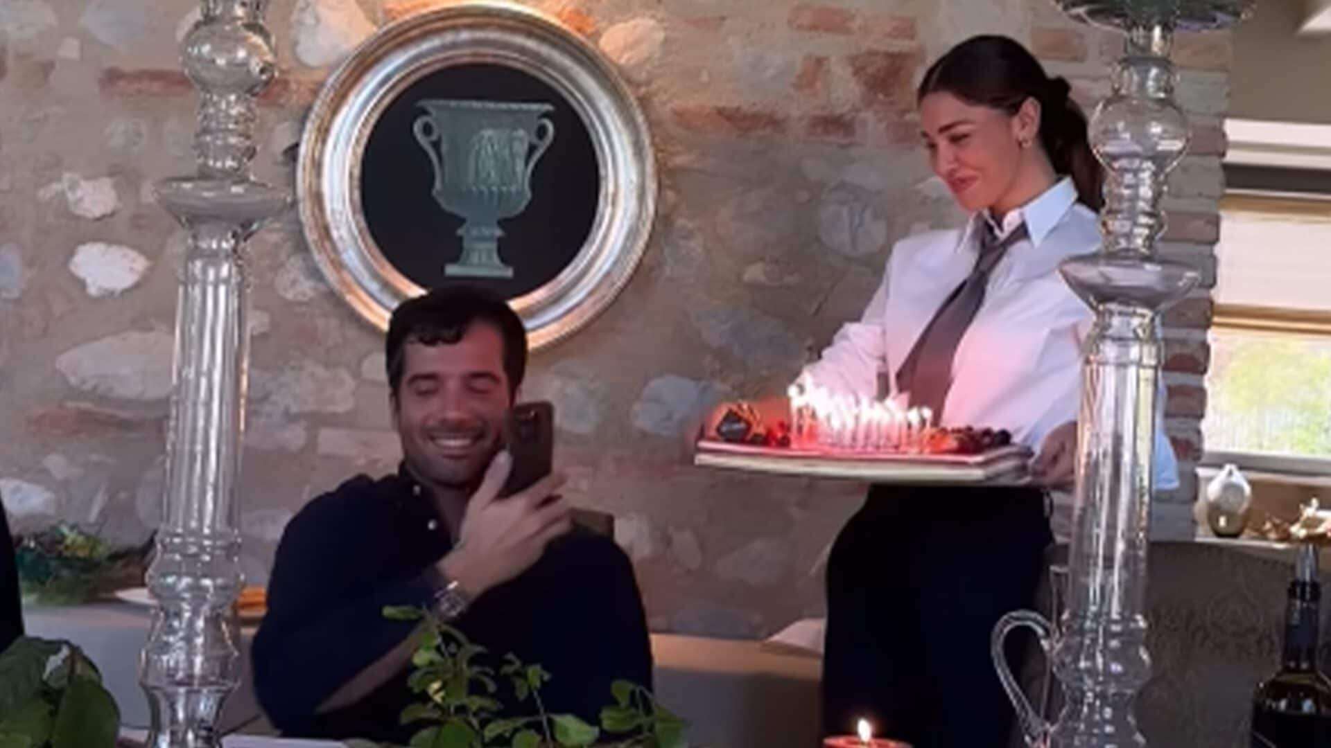 Belén Rodriguez fa festa con Elio Lorenzoni: camicia e cravatta al compleanno del compagno