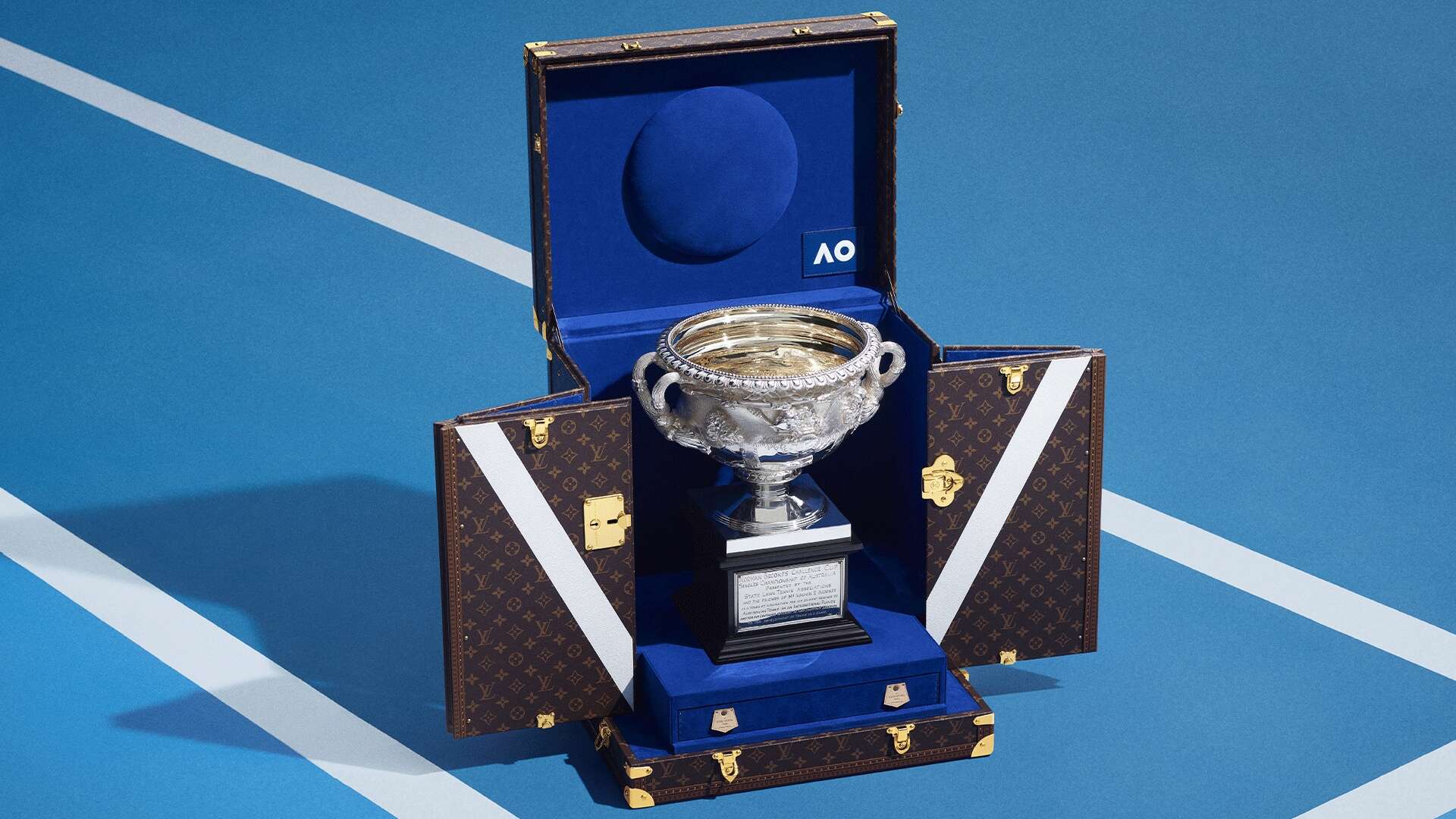 Australian Open: perché sui bauli dei trofei del primo torneo Grande Slam è incisa una V