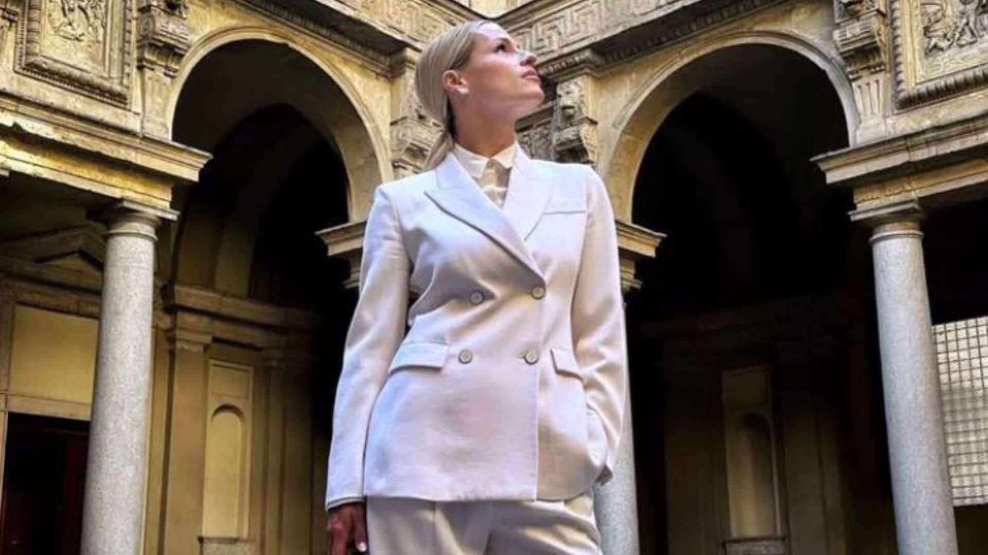 Michelle Hunziker business woman in bianco: il tailleur da avere in autunno è doppiopetto