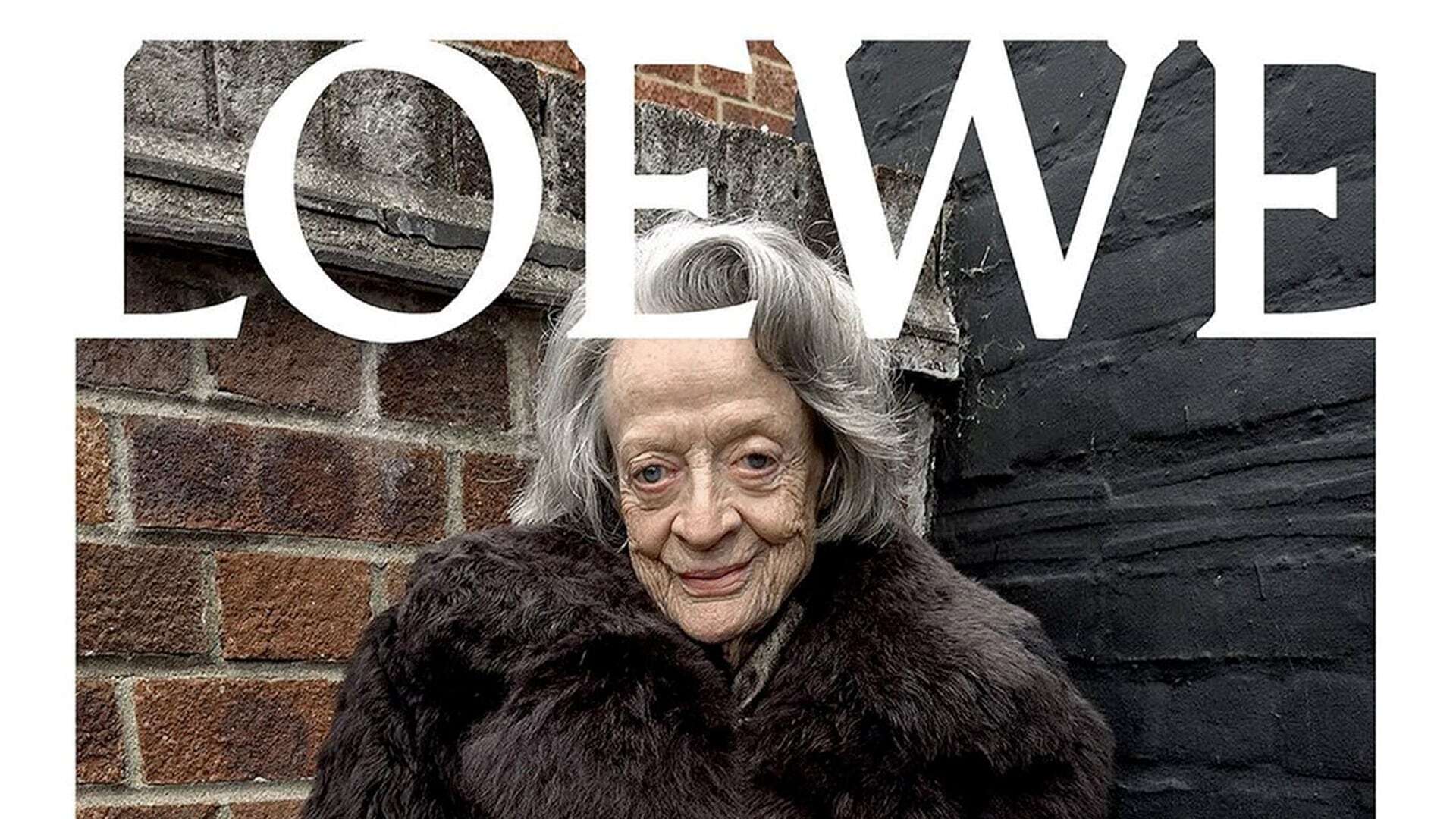 Maggie Smith diventa modella: a 88 anni è il volto di Loewe