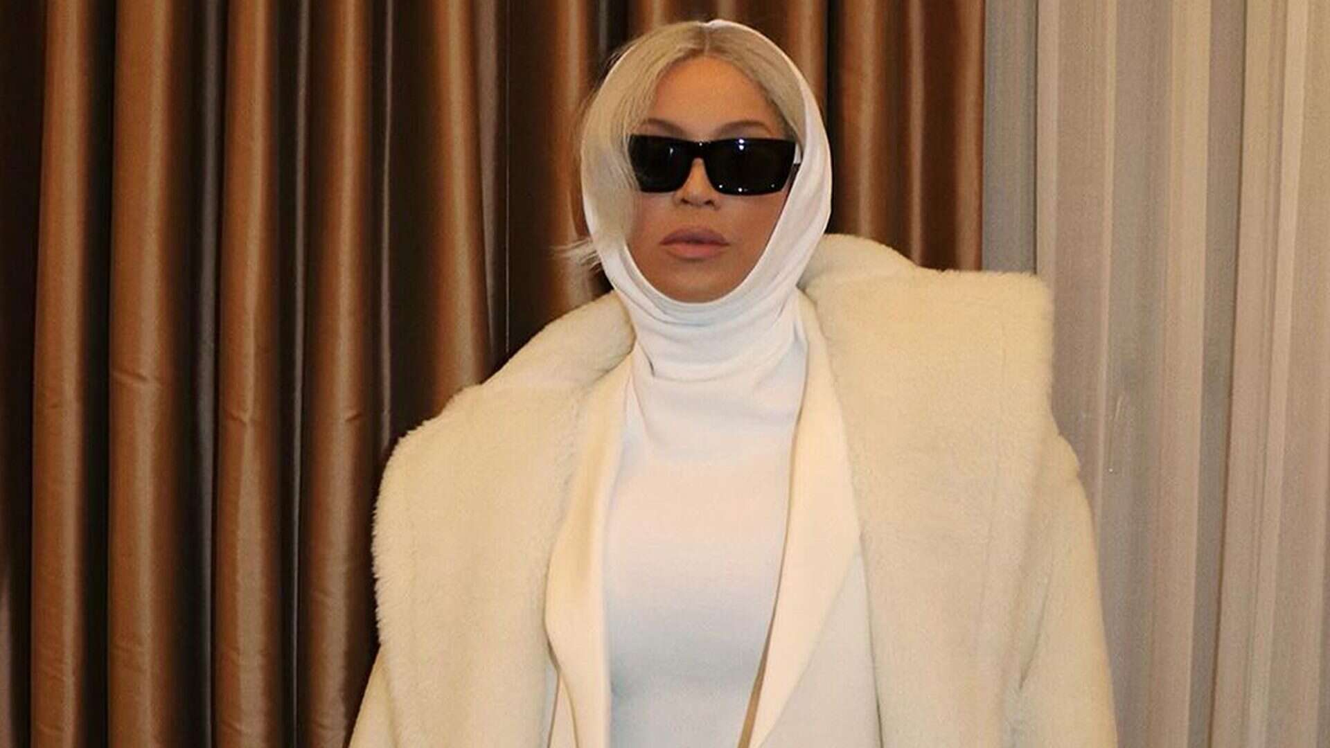 Beyoncé regina in total white: il cappotto bianco è il must dell’inverno 2024