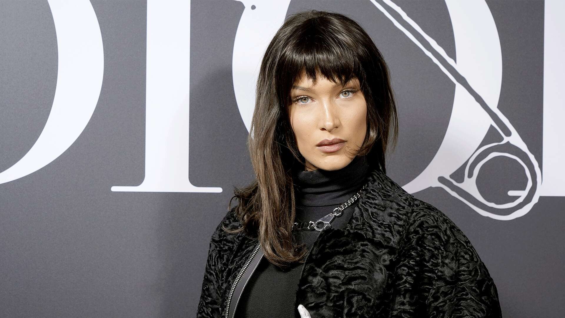 Bufera sui social: Dior sostituisce la palestinese Bella Hadid con l’israeliana May Tager come volto del brand