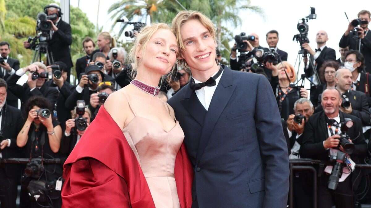 Uma Thurman con Levon Hawke a Cannes 2023: mamma e figlio sono icone di eleganza sul red carpet