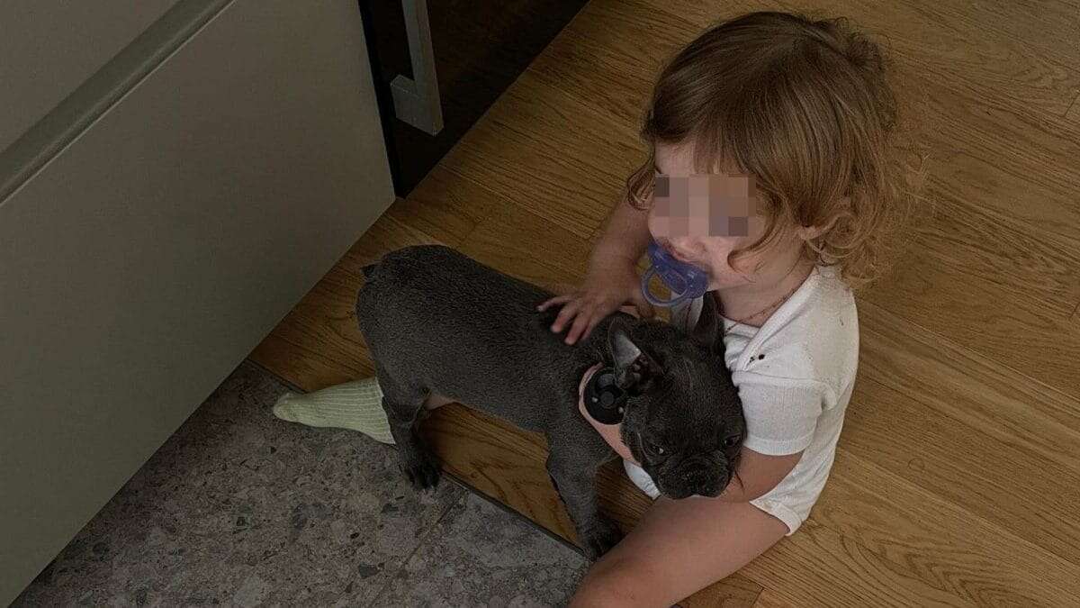 Luna Marì, il dolce incontro con Masha: è la cagnolina di papà Antonino Spinalbese